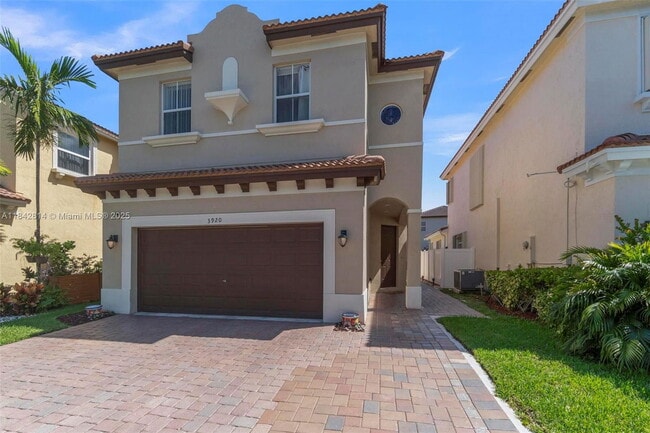 Building Photo - 3920 NE 13th Dr