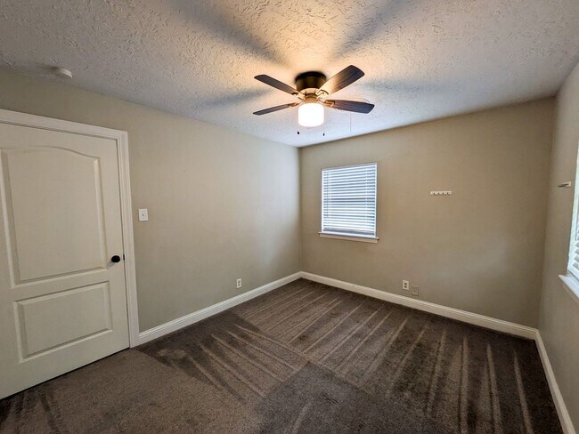 Building Photo - 5110 Laurel Ave