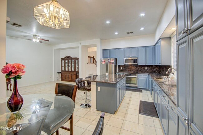 Building Photo - 218 E Sunburst Ln