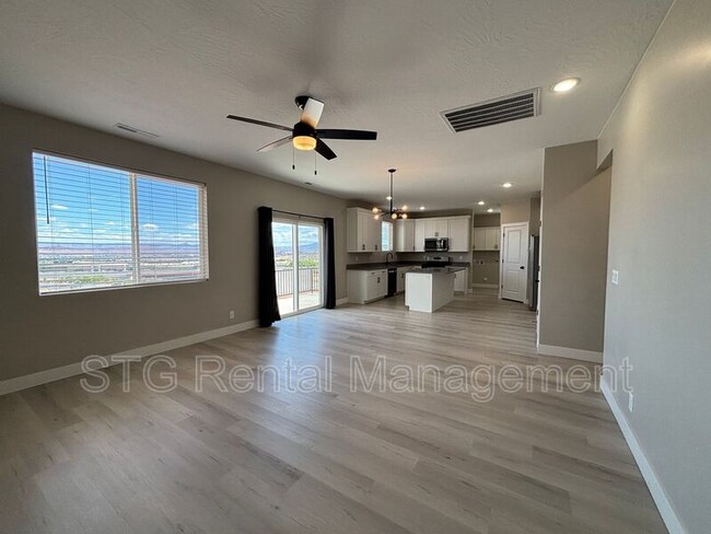 Building Photo - 840 Twin Lakes Dr