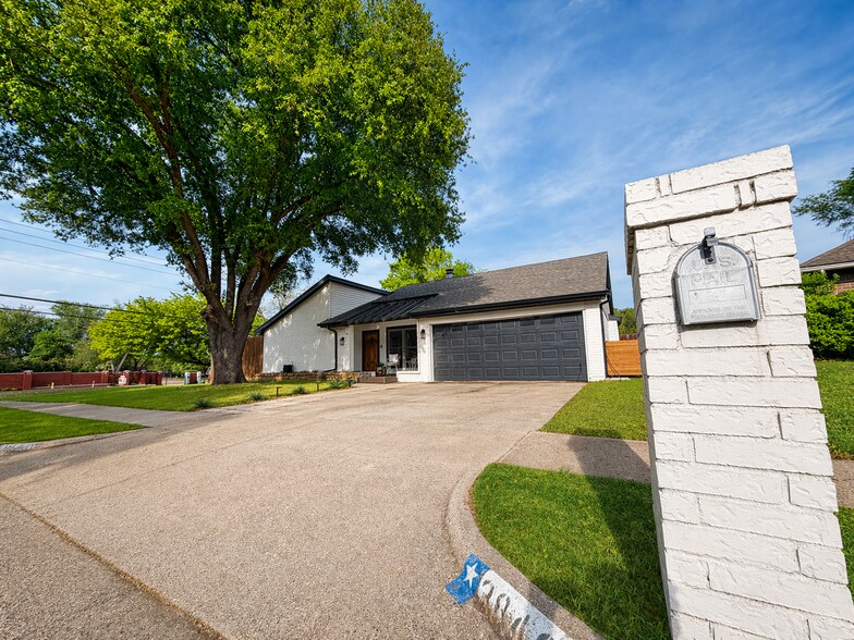 Building Photo - 3840 Horizon Dr