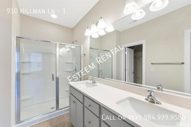 Building Photo - 910 Hillman Ln