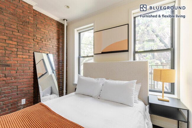 Building Photo - 223 Mott St