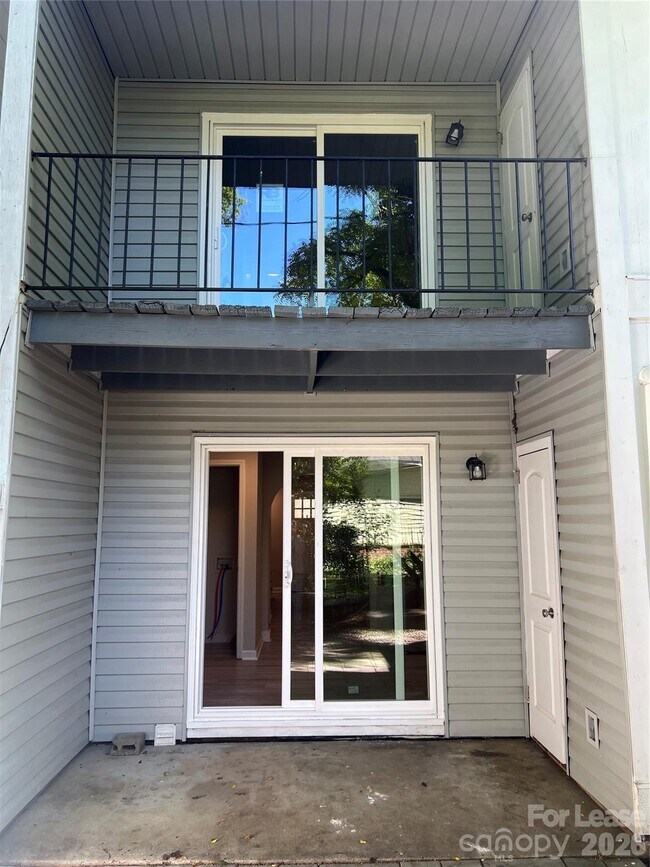 Building Photo - 407 S Chester St