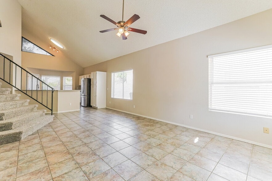 Building Photo - 441 S Maple