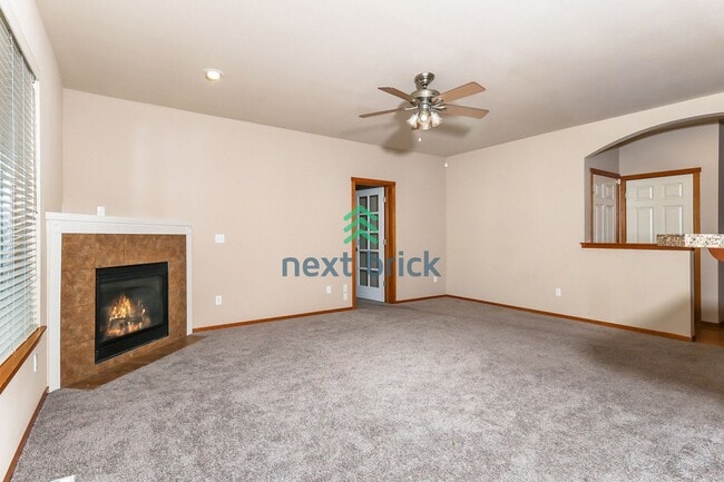 Building Photo - Stunning Bothell 5-Bedroom with flexible bonus room