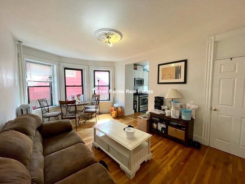 Building Photo - 40 Cedar St