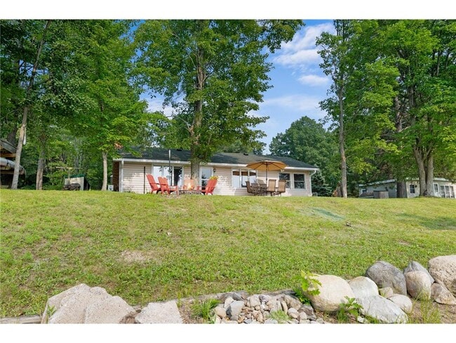 Building Photo - 2180 Island Dr