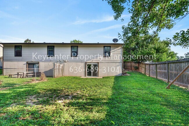 Building Photo - 357 Della Dr