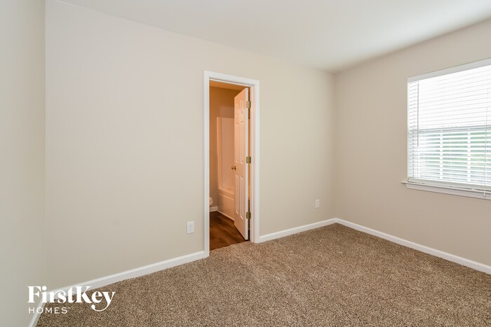 Building Photo - 302 Pinehurst Way