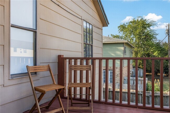 Building Photo - 805 San Pedro Dr