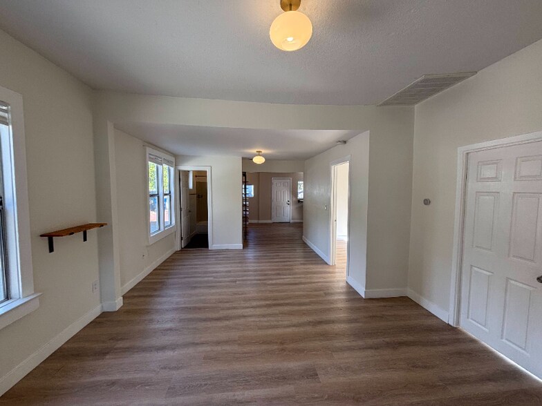 Building Photo - 215 S Avenue 58