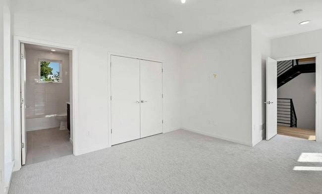 Building Photo - Modern 2 bed, 2.5 bath w/ rooftop!