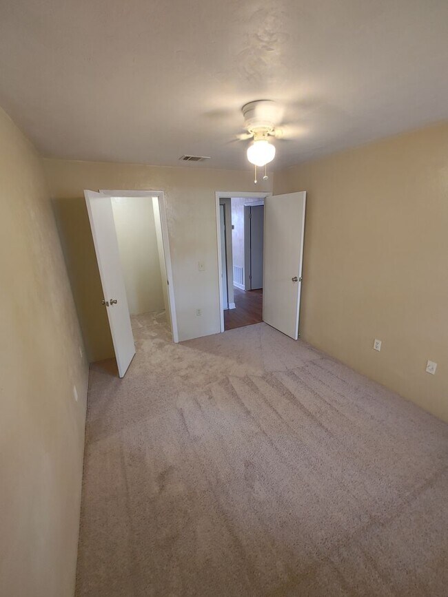 Building Photo - 4025 SW 21st Ln