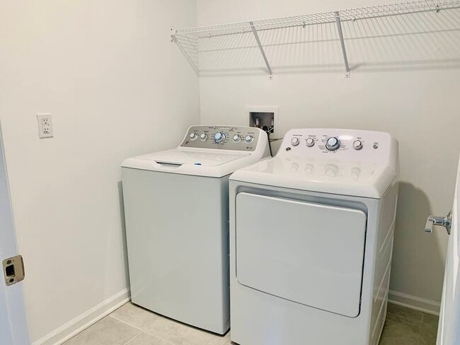 Building Photo - 843 Grant St