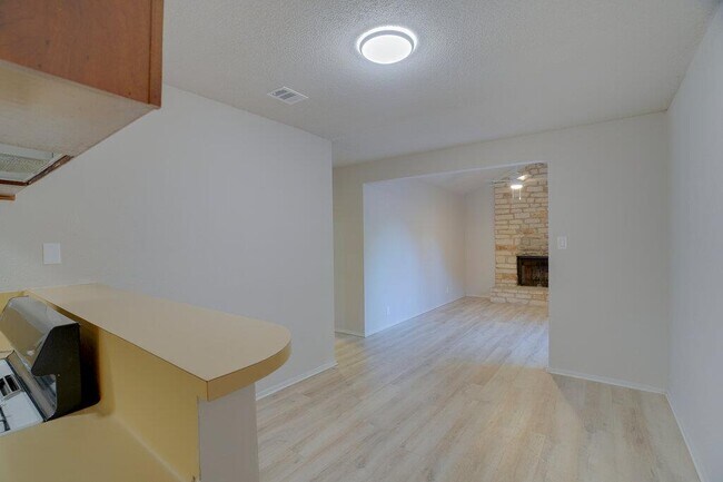 Building Photo - 1206 Westcott Dr