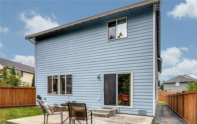 Building Photo - Beautiful Bothell Home