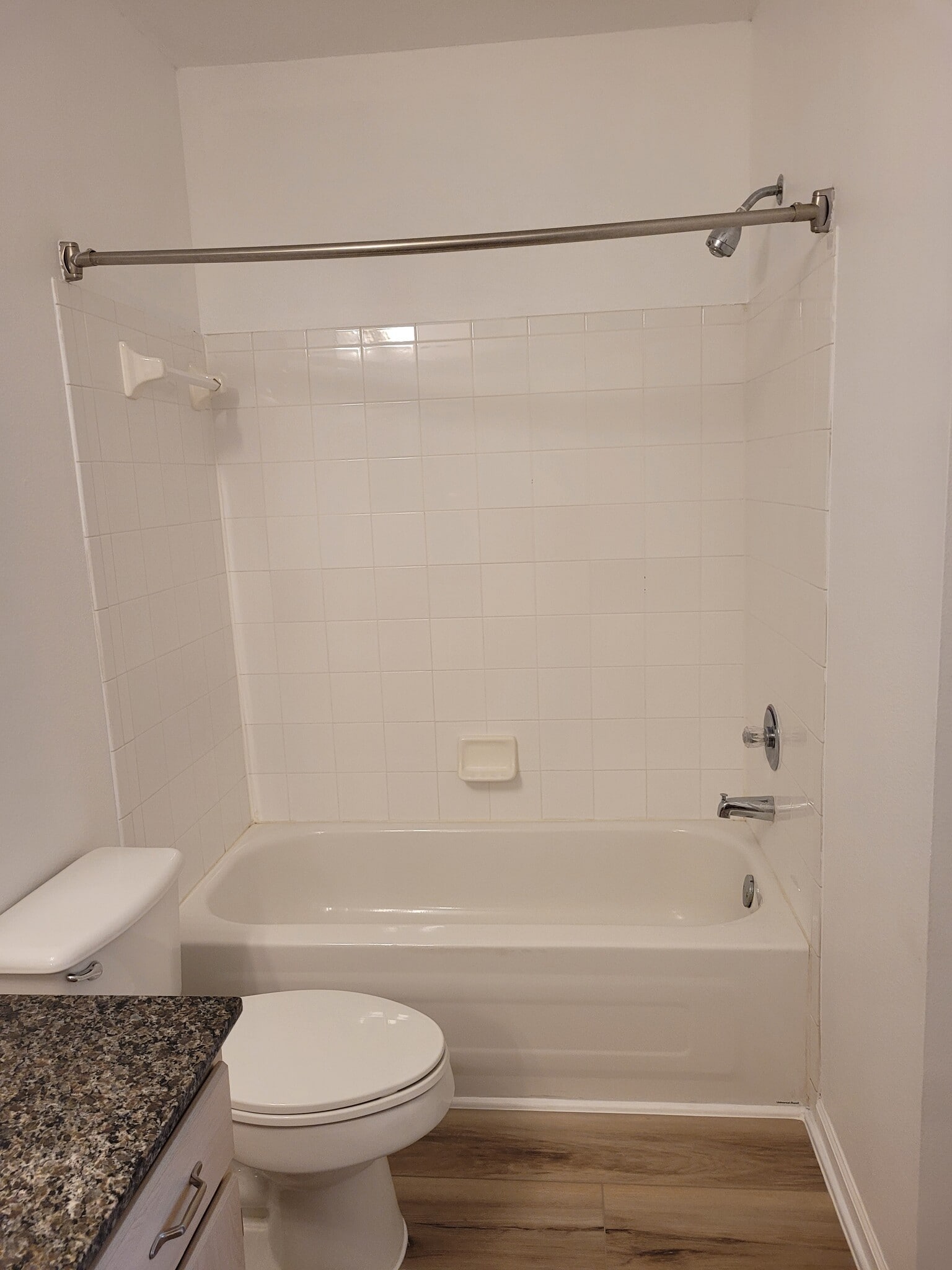 Master bath - 712 Crest Pines Dr