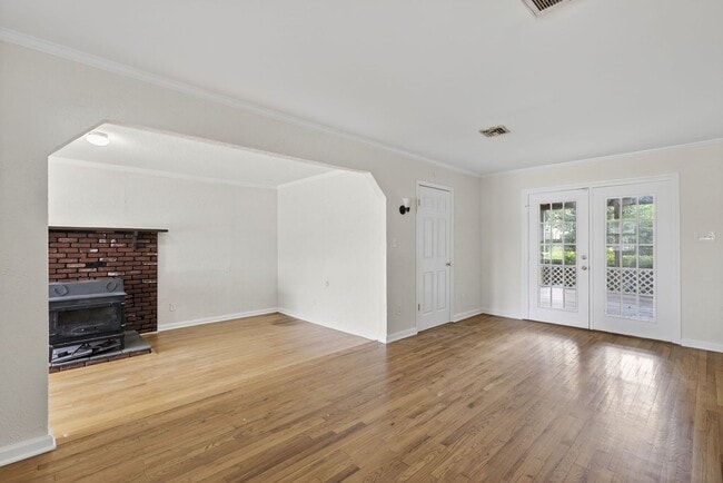 Building Photo - Lakeville Estates