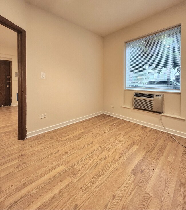 Building Photo - 1504 N Dearborn Pkwy