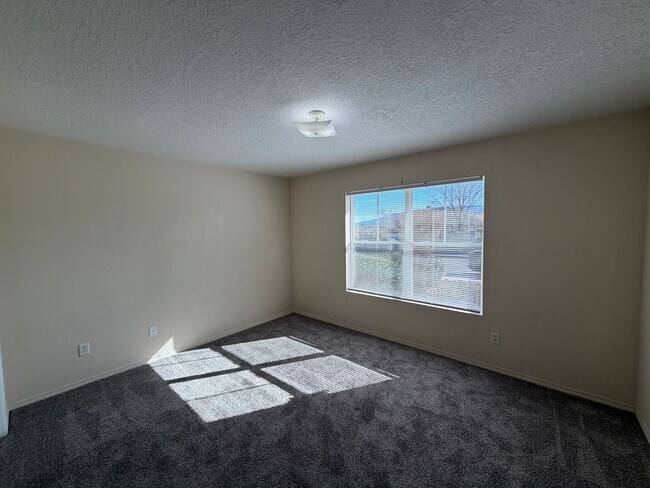 Building Photo - 3 Bedroom Single Story Home Near Northern Blvd NE & Loma Colorado Blvd NE!