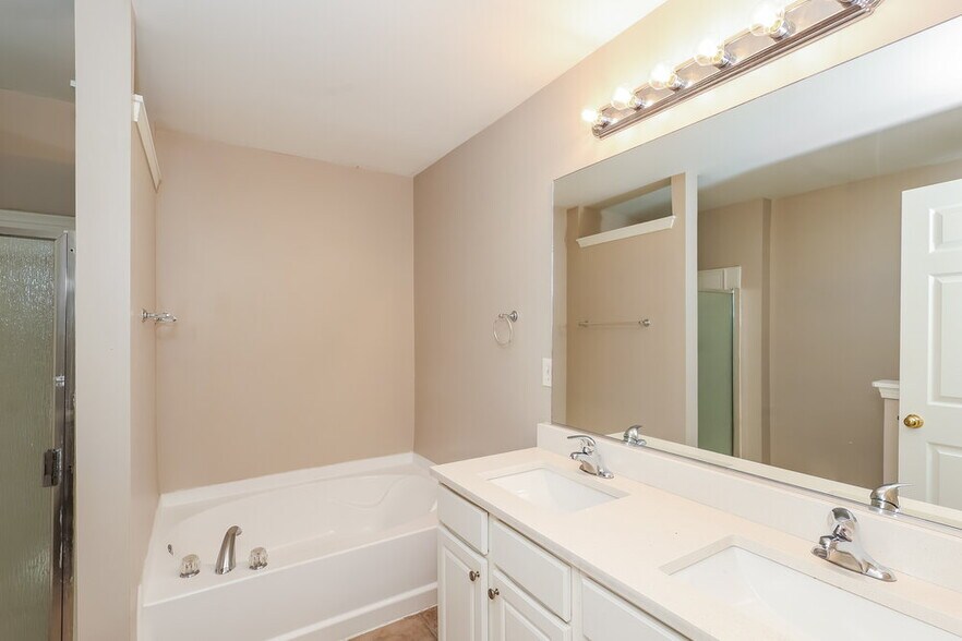 Building Photo - 713 Celeste Ln