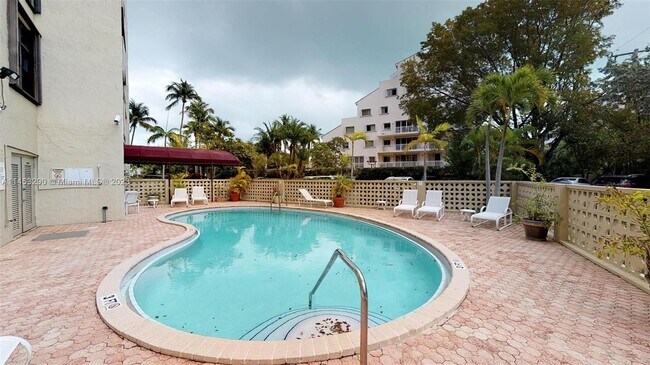 Building Photo - 77 Crandon Blvd