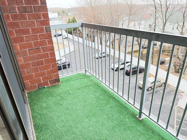 Building Photo - 8 9th St