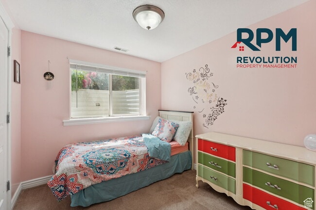 Building Photo - "Spacious 6-Bed Gem with Granite Touches &...