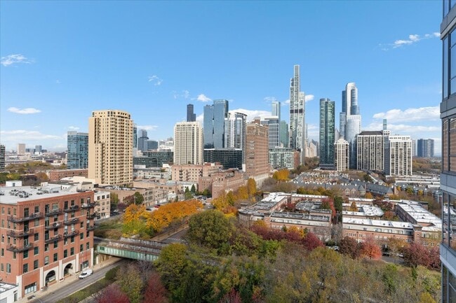 Building Photo - 1600 S Prairie Ave