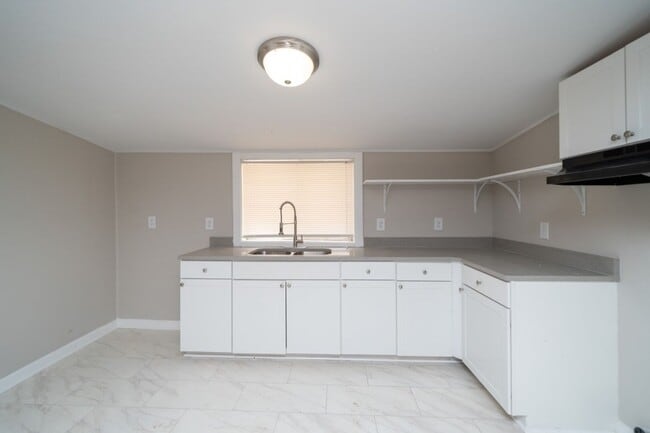 Building Photo - 4/2 House For Rent in Montevallo!