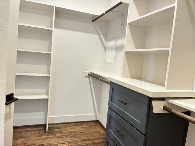 Building Photo - 1535 W 24th St