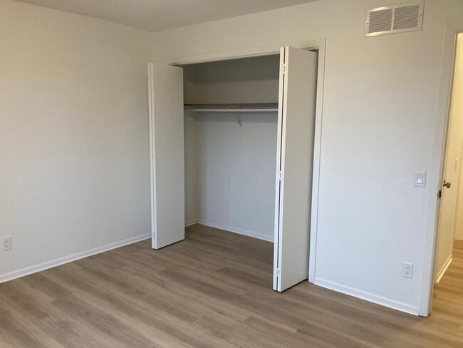 Building Photo - 431 N Thompson Rd