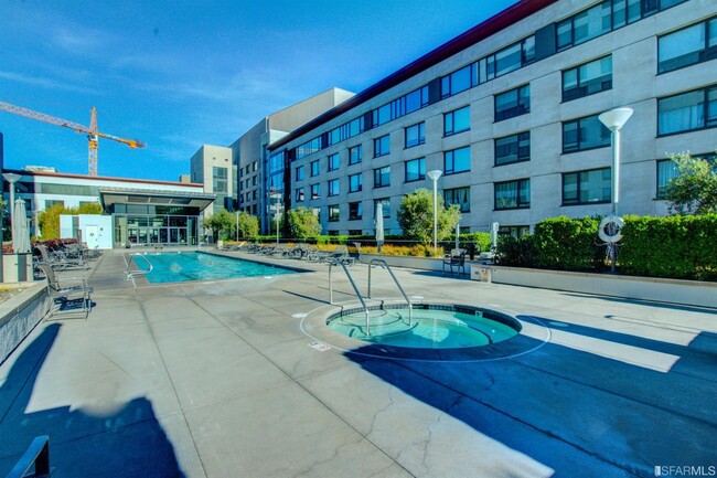 Heated Pool and Jacuzzi - 260 King St, #739