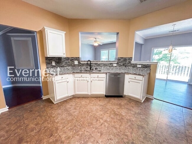 Building Photo - 729 Mountain Laurel Dr