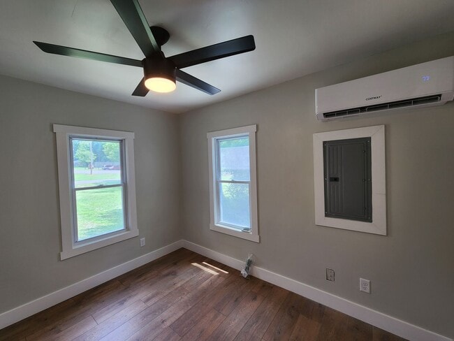 Building Photo - Cottage Charm Home
