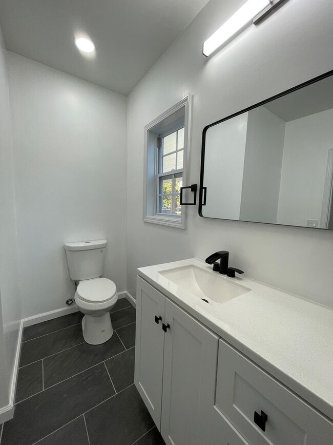 Building Photo - 409 State St