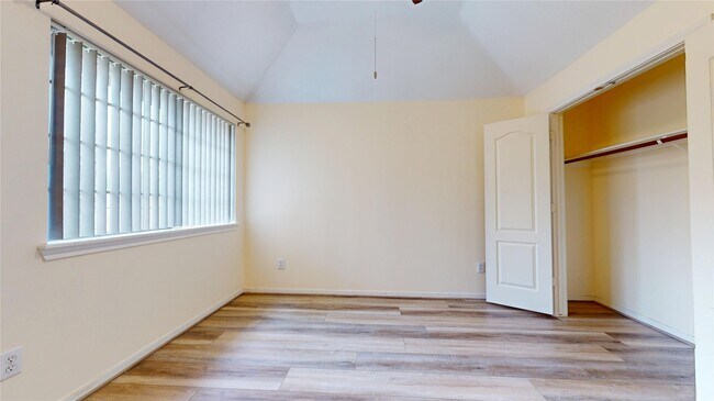 Building Photo - 9222 Symphonic Ln