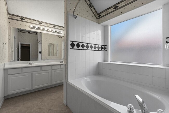 Building Photo - 805 Courtland View