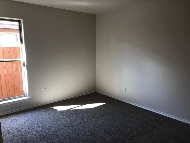Building Photo - 1605 Wrangler Ln