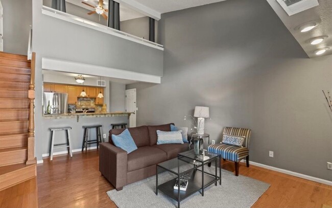 Building Photo - Updated 2 Bed, 2 Bath Top-Floor Condo with...