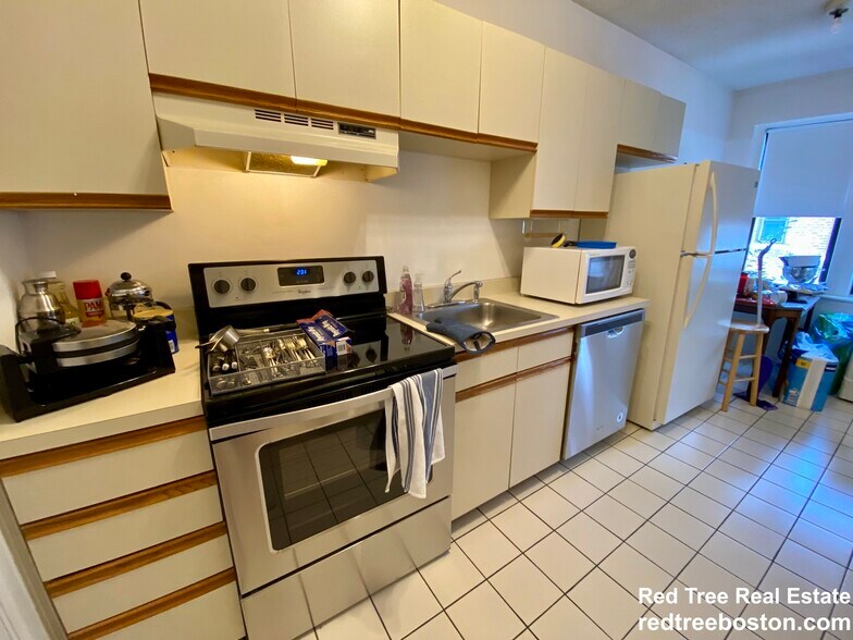 Building Photo - 137 Englewood Ave