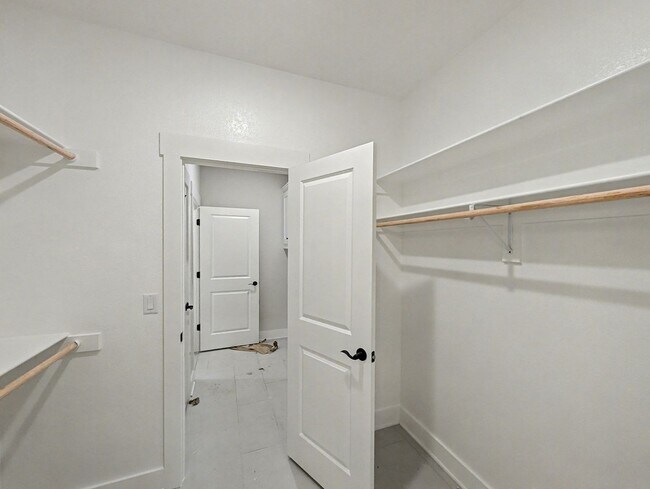 Building Photo - Beautiful New Build with Style