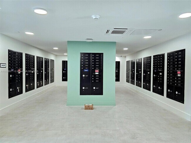 Building Photo - 4400 Sunrise Blvd