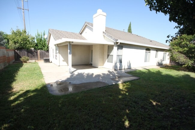 Building Photo - 4bed | 2bath | 1715SF | 2 Car Garage | Single Story | Tenant pays $190 monthly for WS&G