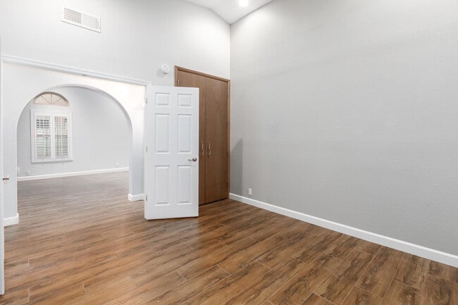 Building Photo - 11188 N 110th Pl