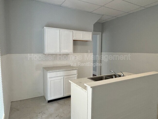 Building Photo - 332 N Arsenal Ave