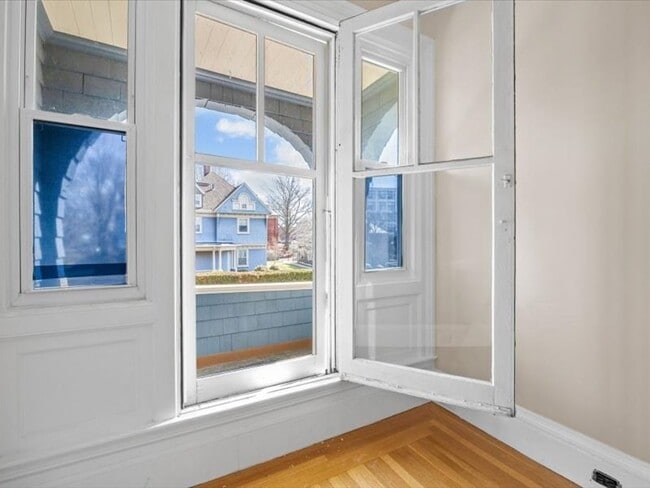 Building Photo - 52 Underwood St