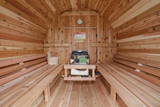 Building Photo - 924 Capital St