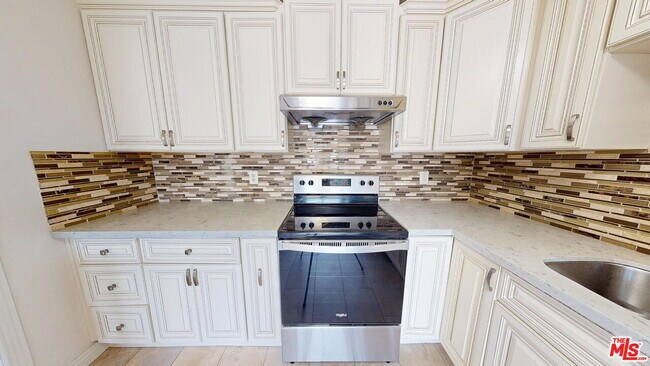 Building Photo - 65 Allen Ave